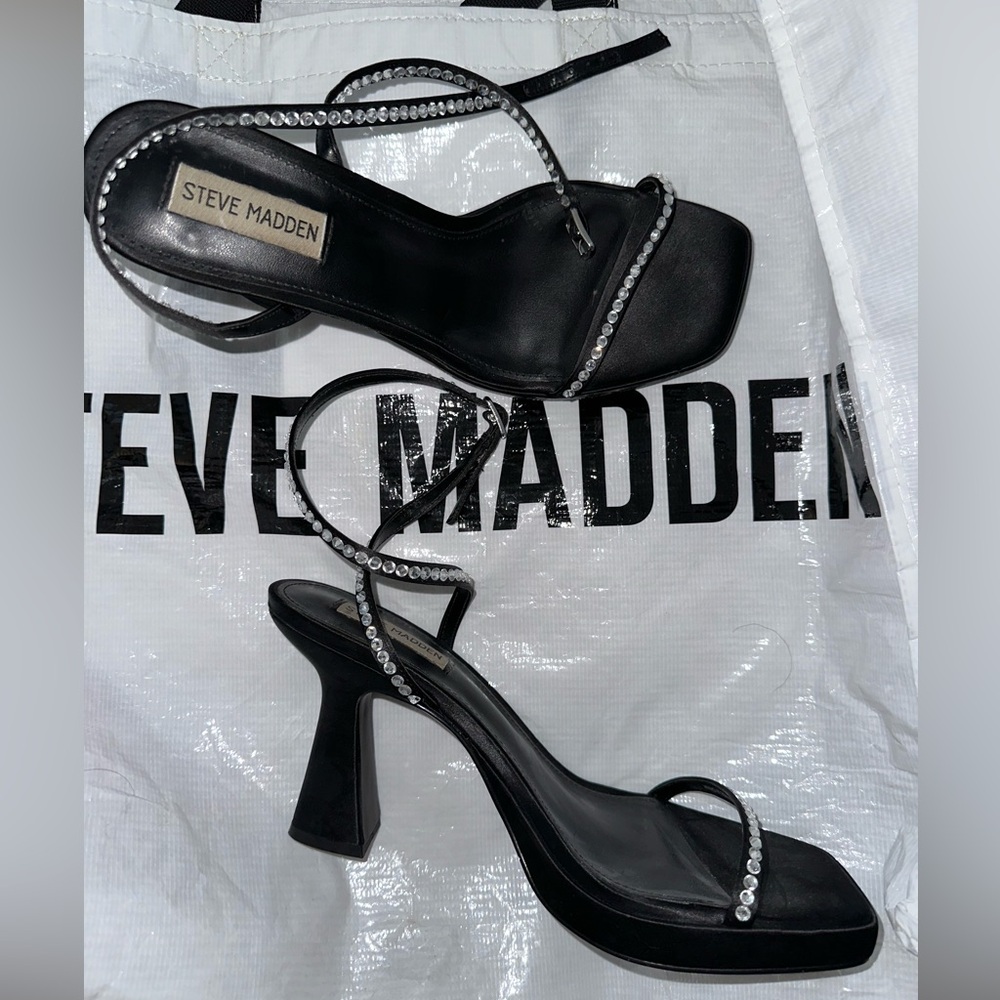 Steve Madden Black strappy heels